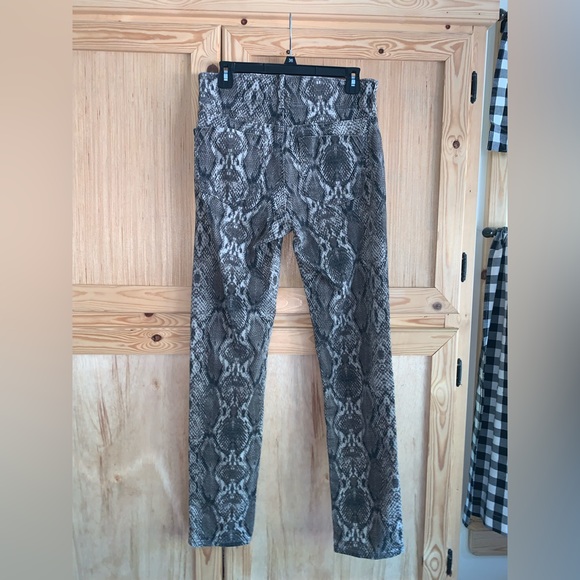Apt. 9 mid rise straight snakeskin reptile printed NWT jean pants size 8 - Picture 2 of 3